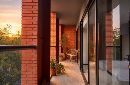 Zona Minerva Apartment | Modern Stay Above the City
