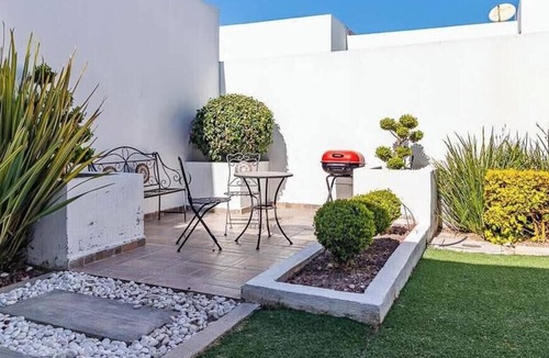 El Marques House | Monet AAC Grand Stay for 8 Guests | SISU Homes