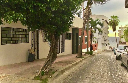 Romantic Zone Apartment | New & Cute apt. by the Beach!