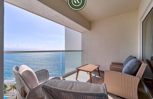 Las Glorias Apartment | New Oceanview Condo with Beach - Pools - Gym