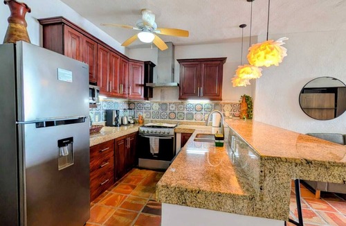 Downtown Puerto Vallarta Apartment | OCEAN VIEW 2Bed Apt~Steps to Beach & Malecon~Infinity Pool~Safe Locl~Sunsets