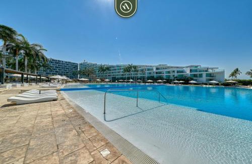 Flamingos House | Ocean view 2BR Condo - Private Terrace - Beach