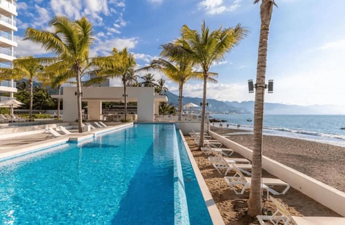 Las Glorias Apartment | Oceanfront at Harbor 171 - 2 Bedrooms | Pool | Beach | Premium Amenities