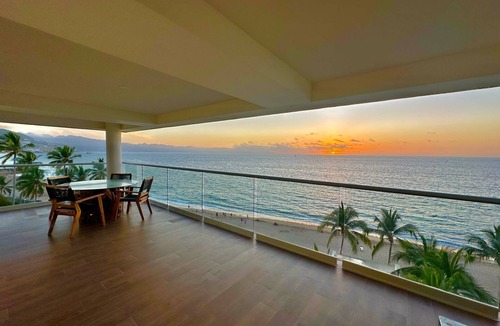 Las Glorias Apartment | Oceanfront at Harbor 171 - 2 Bedrooms | Pool | Beach | Premium Amenities