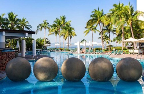 Tres Mares Hotel | Peaceful getaway at the Mayan Palace Vidanta Resort in Puerto Vallarta!