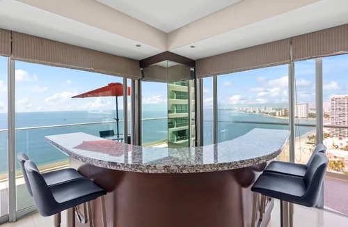 South Hotel Zone Apartment | Peninsula Vallarta Luxury Condo 21st floor