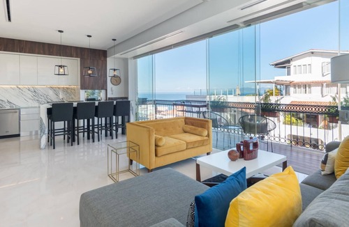 Romantic Zone Apartment | Pier 57 Unit 501 Exquisite Pier 57 Condo Romantic Zone, Ocean