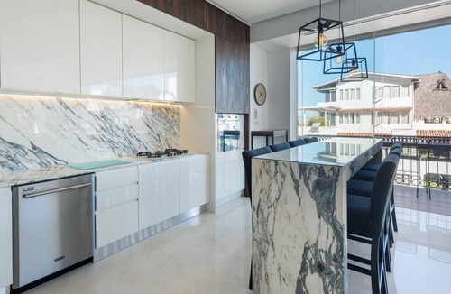 Romantic Zone Apartment | Pier 57 Unit 501 Exquisite Pier 57 Condo Romantic Zone, Ocean