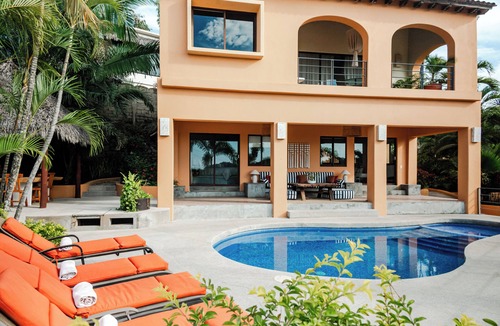 North End House | Private Home Near Beach, Surf spots and Town