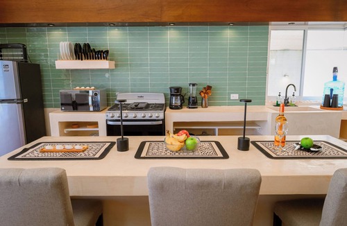 Chicxulub Puerto House | Private Pool & Steps from the Beach |10 Guest