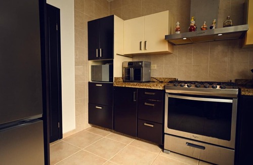 Villahermosa House | ROOM WITH PRIVATE BATHROOM, IN A HOUSE WITH SHARED AMENITIES AND A POOL