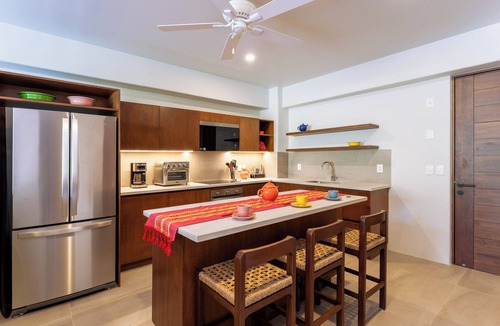 P Chahue Condo | Short Walk to Beach & Town · Top Level · Solana