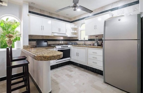 Playa Diamante House | Spacious 5BR Acapulco condo with pool & spa access