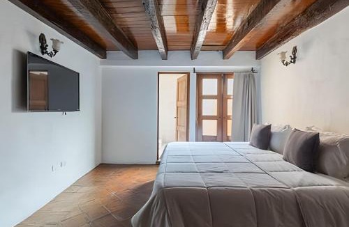 Puebla Historic Center House | Spacious House in the Heart of the City Center | 4 Bedrooms + Parking