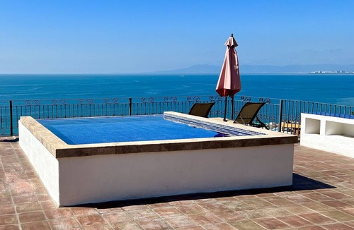 Amapas Condo | Spacious ocean view 2BR, 2BA with private terrace - 8 mins from the beach!
