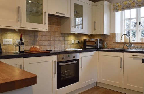 Bourton-on-the-Water Cottage | SPRING COTTAGE Family and Pet Friendly Cosy Cottage in the heart of the Village