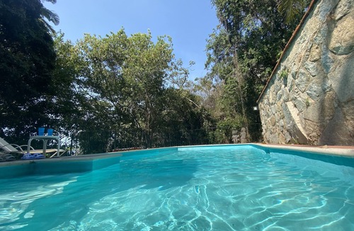 South Shore Hotel Area House | Stone house overlooking the Sea and the Jungle