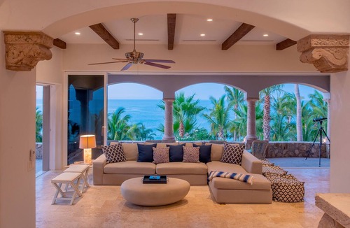 Palmilla Villa | Stunning 3-Bd Del Mar Villa, Swimmable Beach — Chef & Butler Included