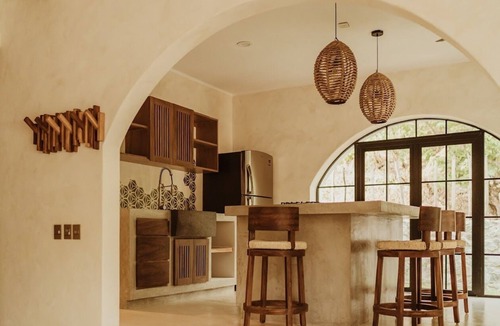 Sayulita House | Stunning 3BD 3.5BA home with infinity salt-water pool. 5m to Sayulita beach.