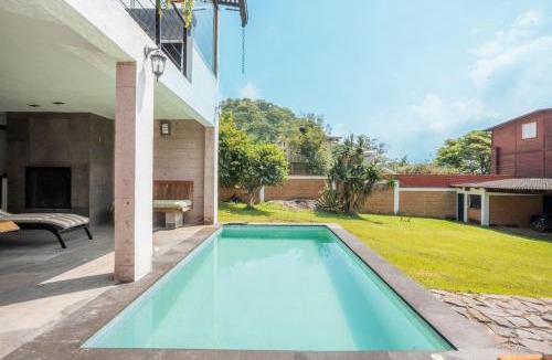 El Santuario Villa | Stunning home in Valle De Bravo with lake view