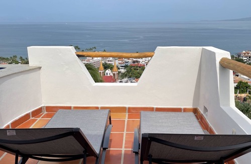 Downtown Puerto Vallarta Apartment | Stunning view. Penthouse. Pool, terrace, bar.
