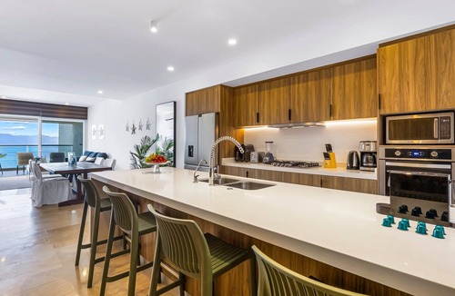 Las Glorias Apartment | Stylish Beachfront 2BR | Balcony Sunsets & Pools