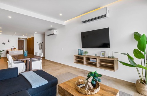 Las Glorias Apartment | Stylish Beachfront 2BR | Balcony Sunsets & Pools