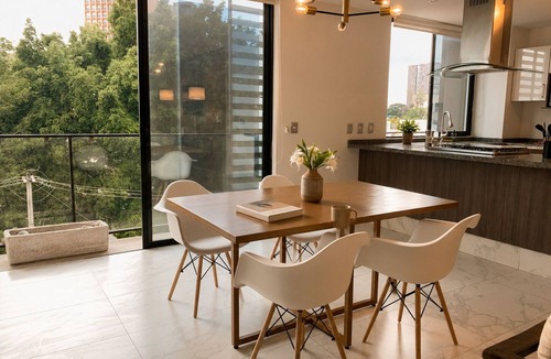Providencia Apartment | Suite minimalista · rooftop bar · Country Club GDL · limpieza diaria