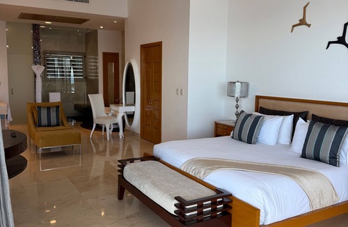 South Shore Hotel Area Resort | THREE BEDROOM PANORAMIC MOUNTAIN GRAND PENTHOUSE - GARZA BLANCA PUERTO VALLARTA