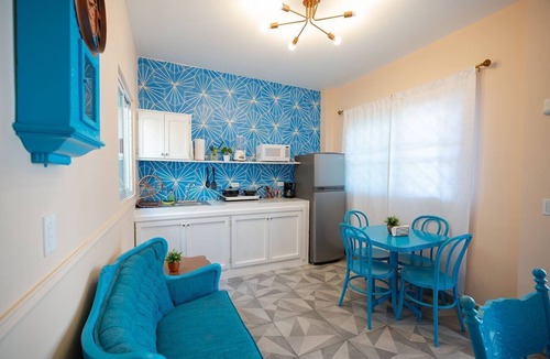 La Paz Apartment | Turquoise Apartment for 2 — stylish comfort just steps from the sea in La Paz