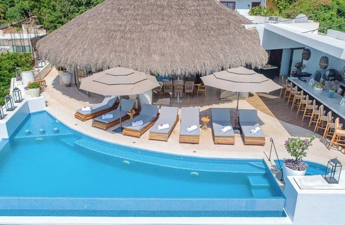 Colonia 5 de Diciembre Villa | Villa Iris 9BR Modern Villa Weddings + Retreats + Birthday Celebrations