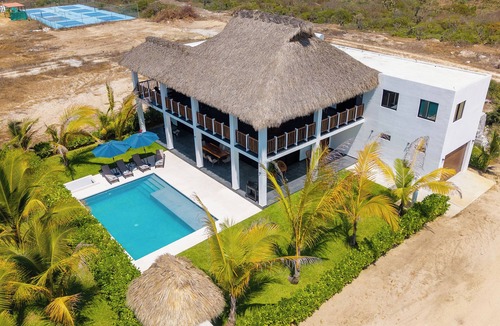 San Pedro Mixtepec House | Villa Salina | Beachfront Oasis with Private Pool