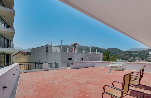 Lazaro Cardenas Apartment | Walk to Beach + Rooftop Views: Puerto Vallarta Apt