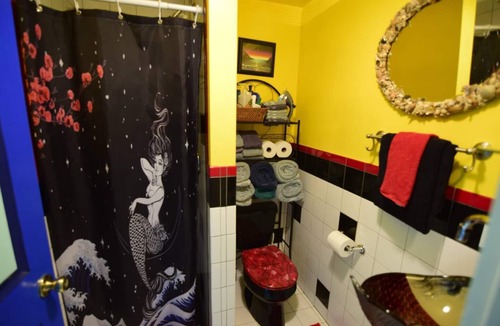Zilker House | Zilker's Peaceful Haven-Fun, Funky, and Colorful
