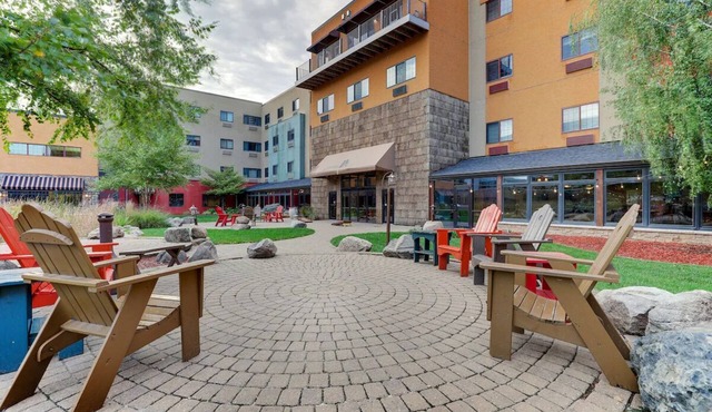 2 Units | Extended Stay King Suite, Stoney Creek with Kitchen, Balcony and Pool in Sioux City
