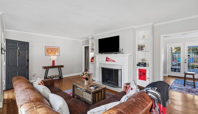 3-Bdrm Steps from Rhodes College, Near Zoo w/Best Backyard and Upstairs Loft in Memphis