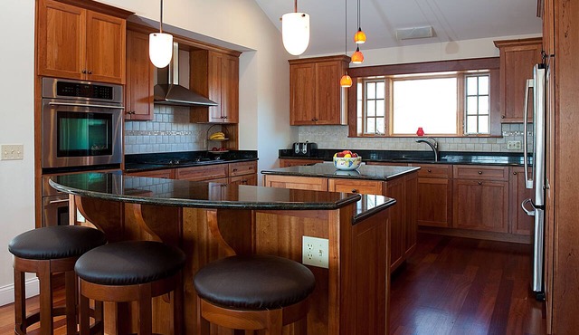 30% Discount for Sept 1-8! Private Waterfront Home w Large Decks & Great Views in South Kingstown