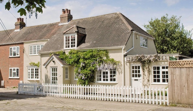4 bedroom accommodation in Lymington in Lymington