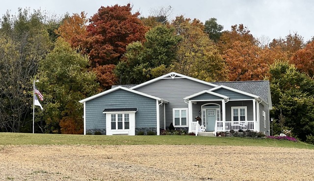 4-Bedroom in Lower Level with Hot Tub & Kitchenette in Bellefontaine