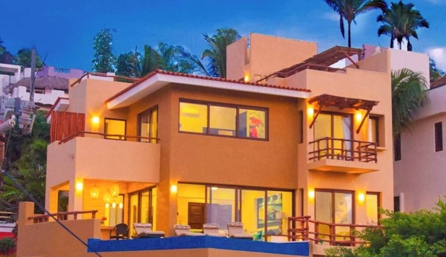 4BR. Best Location close to Town and Surfing