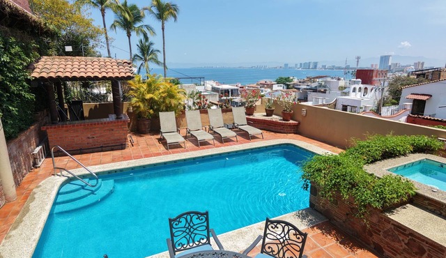 7BR Oceanview Retreat with Pools & Hot Tub in the Heart of PV's Historic Centro