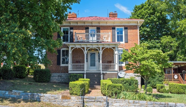 A Peaceful Retreat Where Past and Present Meet in Linville