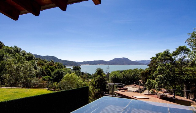 Above Villa Caparin I Views I XL Hot Tub I Outdoor Living I Heart of Town