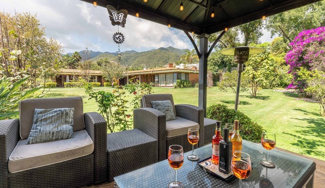 ANANA Casa SK | Lakeside Villa with Garden, Jacuzzi & Lake Views