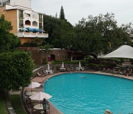 apartamento completo 6 huéspedes incluye acceso al club burgos cuernavaca