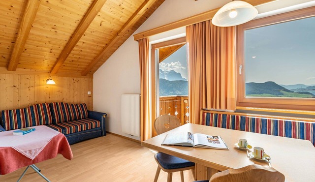Apartment 'Haus Alpenblick Apt Brunelle' with Mountain View, Shared Garden and Wi-Fi in Lajen