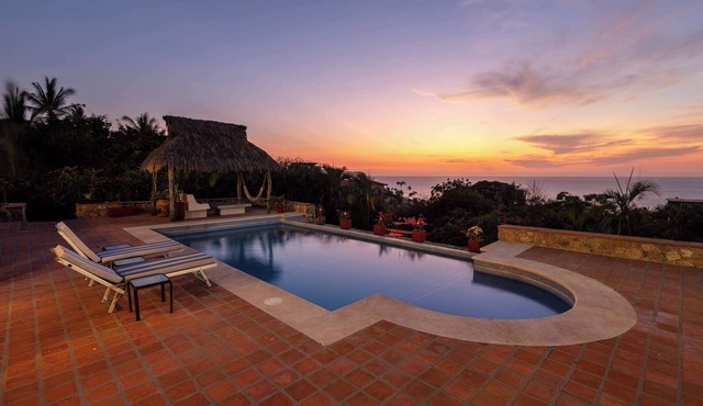 Authentic Hacienda with Pool & Pacific Sunsets