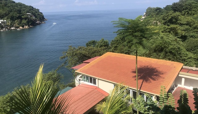 Beach frontage Family Vacation home, 10 miles from downtown PV romantic zone