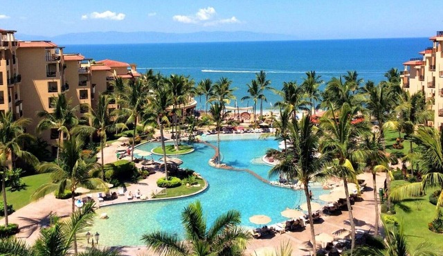 Beachfront 1BR Suite at Villa del Palmar Flamingos - Pools, Spa & Sunsets