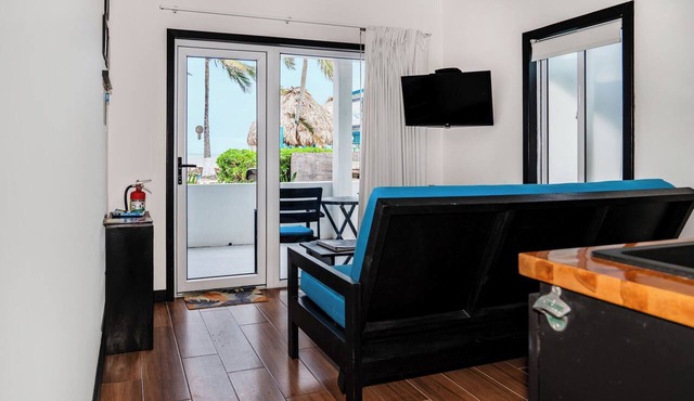 Beachfront Corner Suite | Ground Floor Ocean Views – Aqua Vista Suite 1 in San Pedro